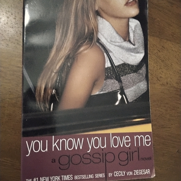 A GOSSIP GIRL NOVEL - Picture 1 of 1